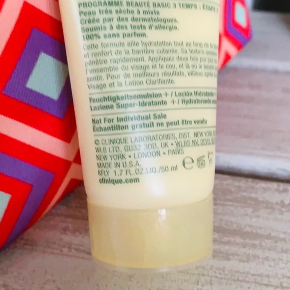 Clinique Lotion 1.7oz with Bag ~New~ Larger Lotion than sample/travel